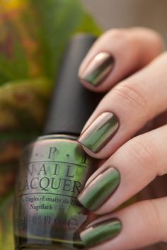 OPI NAIL LACQUER - NLC18 - Green on the Runway